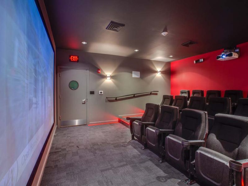 This image shows the media center in TGM Willowbrook Apartments, featuring an ideal cinema experience with family and colleagues.